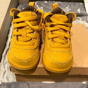 Nike children size 4C